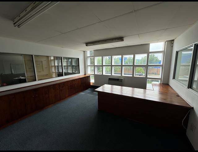 1,087M² WAREHOUSE TO LET IN JET PARK